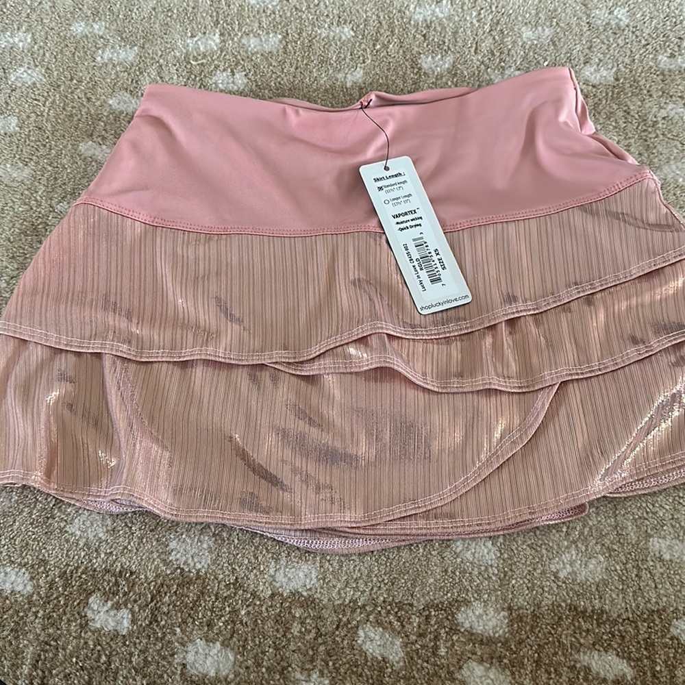 Lucky in Love Metallic Scallop Skirt. Size XS. NWT.